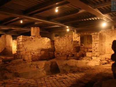 Infine sono presenti i resti di una pi� �recente� chiesa di epoca bizantina del IX-XI secolo